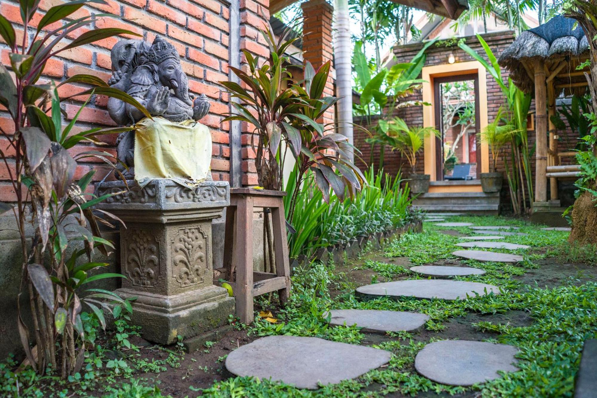 Uma Dewa Homestay Keramas Exterior photo